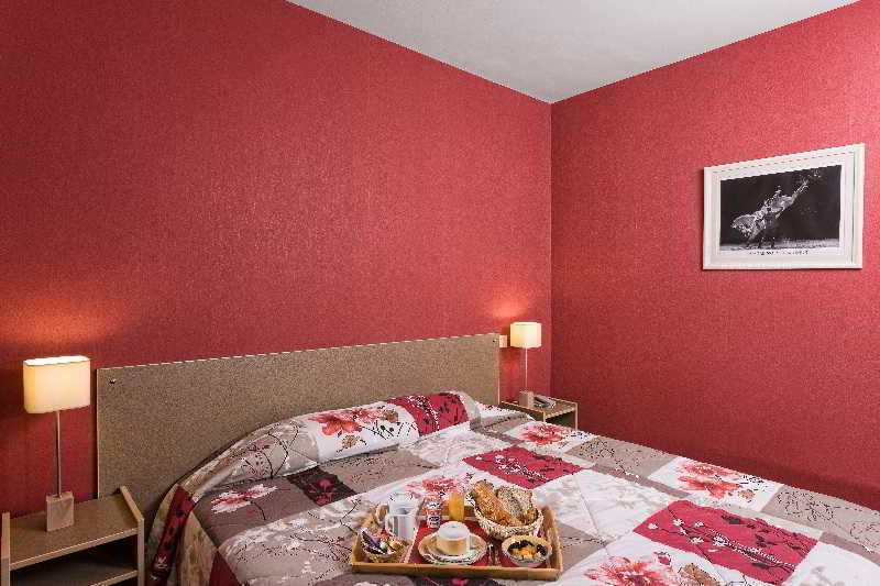 The Originals City, Hotel La Saulaie, Saumur Ouest デュエ・ラ・フォンテーヌ エクステリア 写真