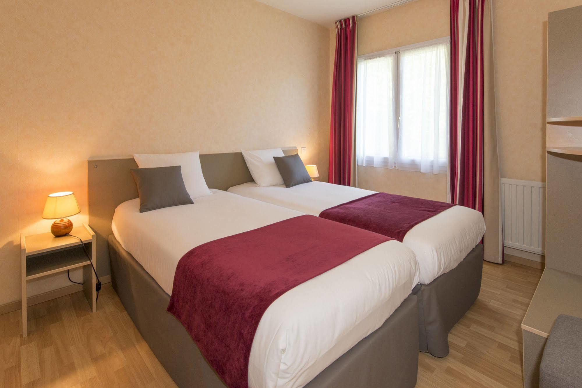 The Originals City, Hotel La Saulaie, Saumur Ouest デュエ・ラ・フォンテーヌ エクステリア 写真